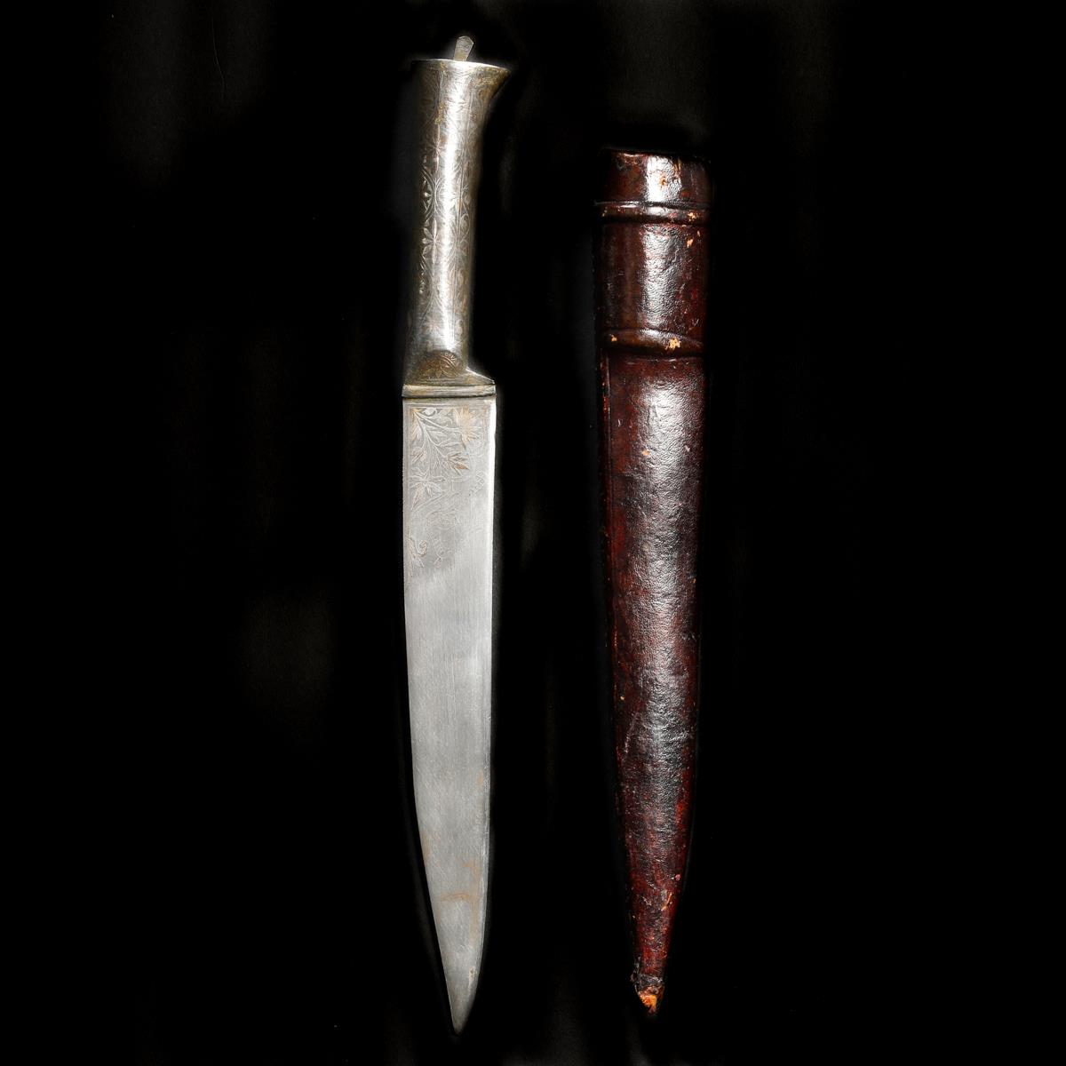 An Indian dagger kard. SE blade 20cms, iron hilt and forte silver damascened with flowers and - Image 2 of 3