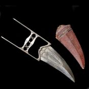 An Indian (Rajasthani, possibly Jaipur) dagger katar. 19th century, curved DE blade 16cms with