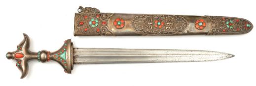 An elaborate and attractive Chinese dagger. 20th century, straight DE blade 33.5cms cut with a