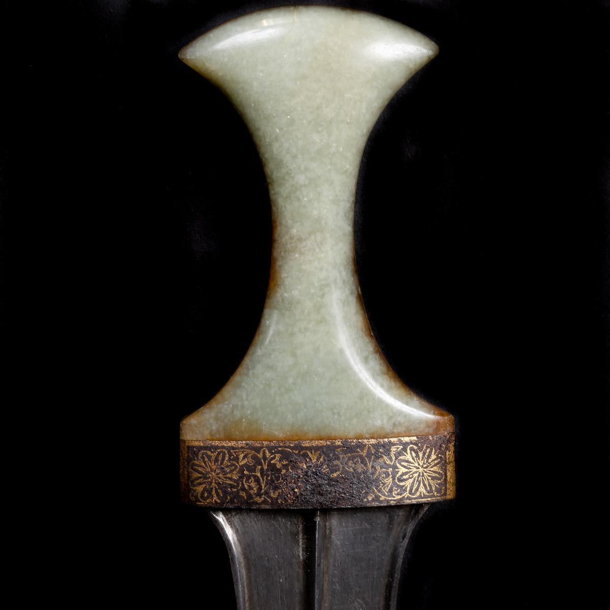 An Indian dagger jambiya. Late 19th century, broad curved wootz blade 20cms of Persian form - Image 3 of 3