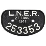 An LNER cast iron wagon plate, 253353. Dated 1941. White painted numbers/letters with black