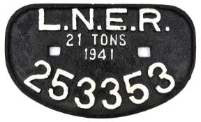 An LNER cast iron wagon plate, 253353. Dated 1941. White painted numbers/letters with black