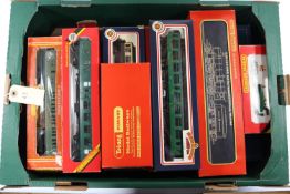 12x OO gauge railway by various makes and 19x vehicles by EFE. Including 5x Hornby/Tri-ang Hornby