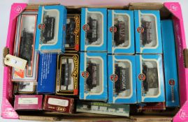Various Makes of OO Model Railway, by Mainline, Airfix, GMR, Dapol and Wrenn. 4 locomotives - GW