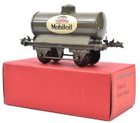 A Hornby 'O' gauge Tank Wagon. In grey Gargoyle Mobiloil livery. In reproduction box. Contents