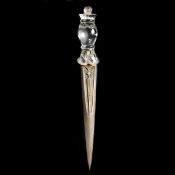 An Indian dagger with rock crystal hilt. 20th century, straight robust 19cm wootz blade cut with a