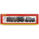 Hornby OO gauge BR Merchant Navy Class 4-6-2 locomotive (R2204). Brocklebank Line 35025, in lined