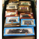 23x items of OO gauge railway by Mainline, Airfix, GMR, etc. Including 3x locomotives; a BR
