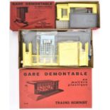2 scarce French Hornby O gauge accessories. A Gare Demontable - en matiere plastique No.22 (a