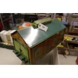 Hornby O gauge Engine Shed No.2 This is the largest tinplate Engine Shed Hornby made, fitted with