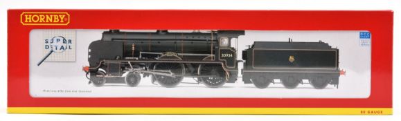 Hornby Railways BR Schools Class 4-4-0 Tender Locomotive 'St. Lawrence' RN30934 (R.2844) in lined