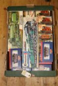 40x OO gauge unmade kits and 14x Bachmann freight wagons. Kits by Airfix and Kitmaster including