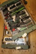 18x OO gauge locomotives plus additional tenders and parts by Hornby Dublo, Bachmann, Mainline, etc.