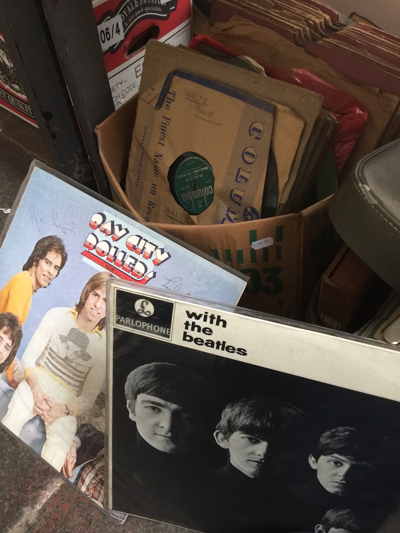 A box of 78s and two LPs including The Beatles.