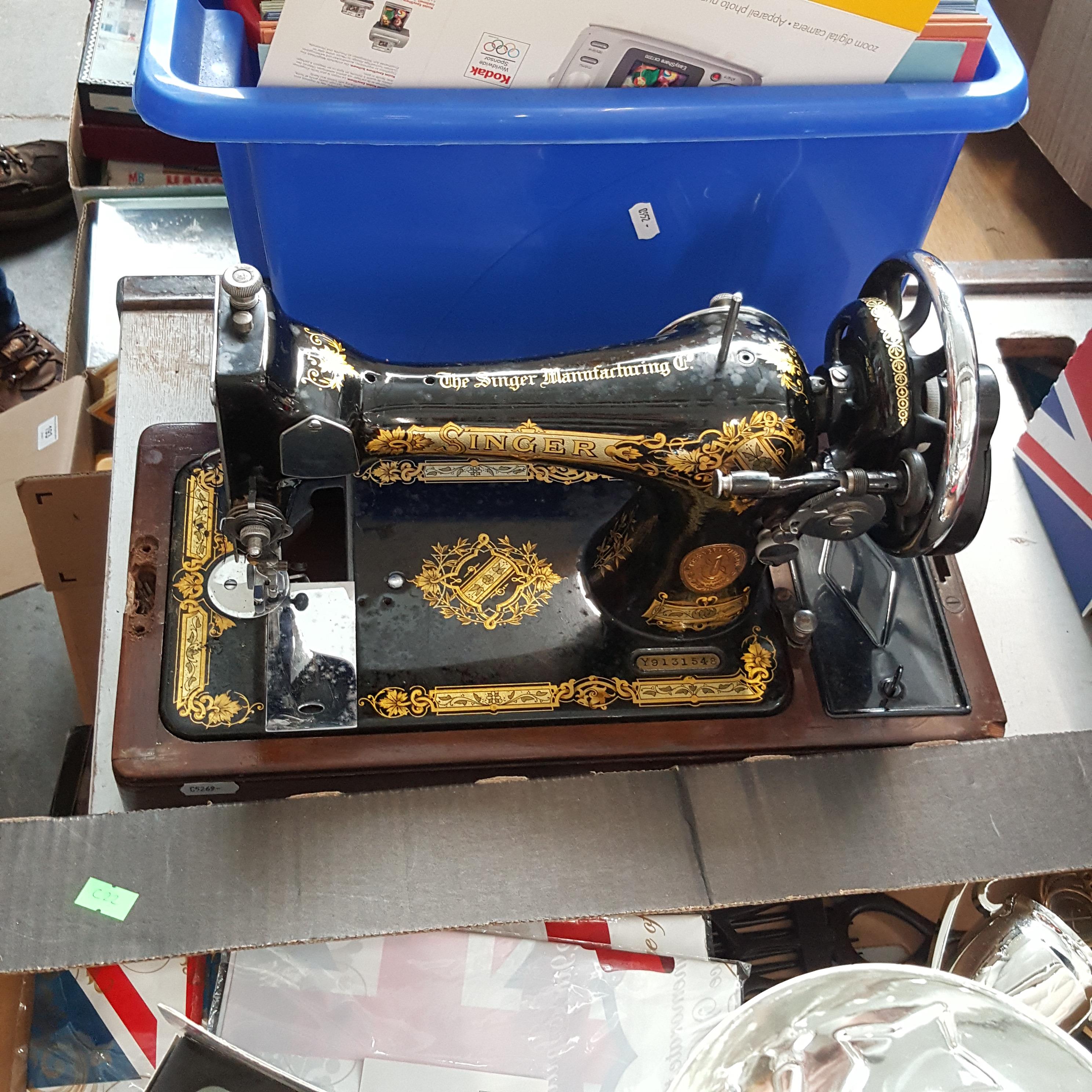 Maual Singer sewing machine - Image 3 of 8