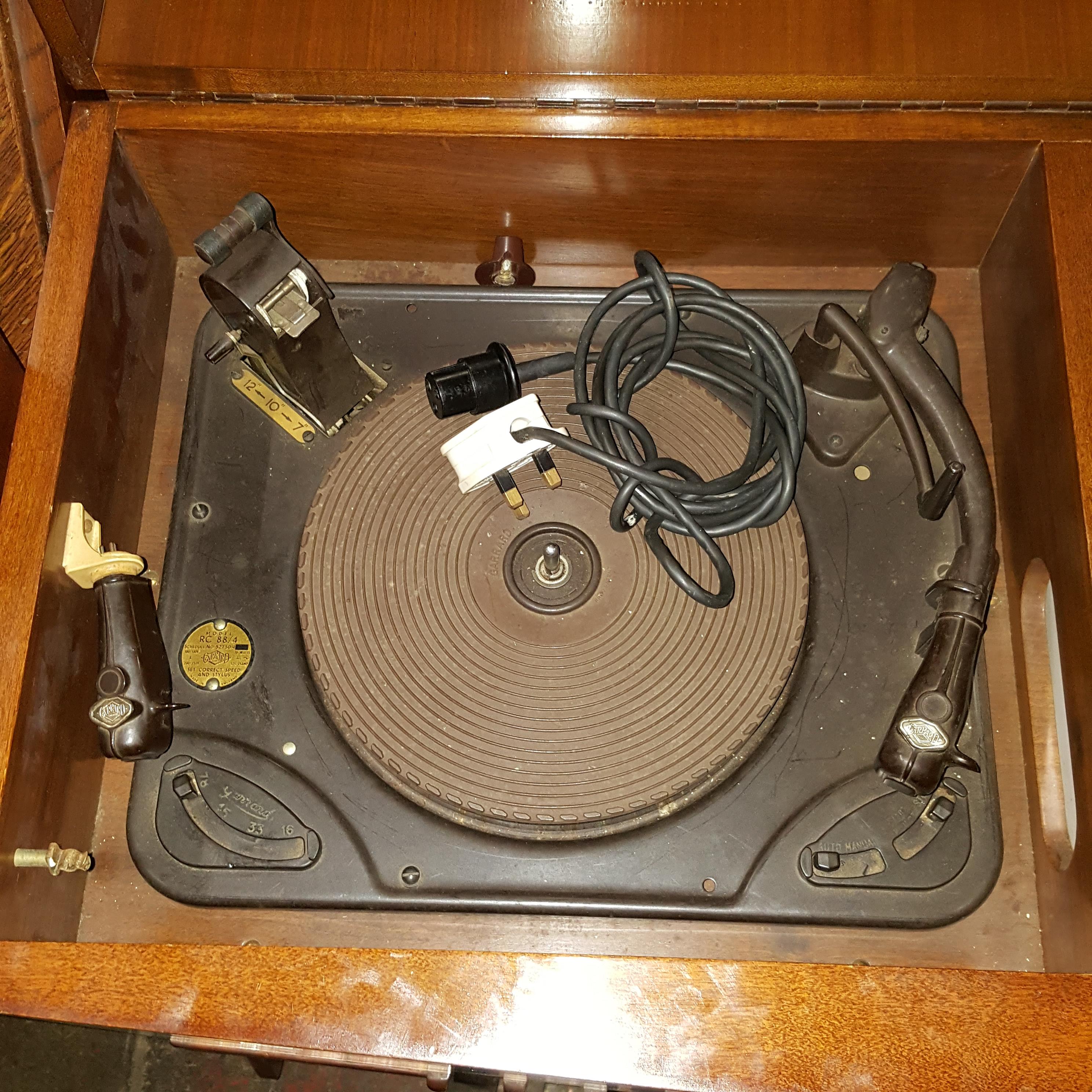 A Dynatron radiogram and console speaker cabinet - Image 3 of 14