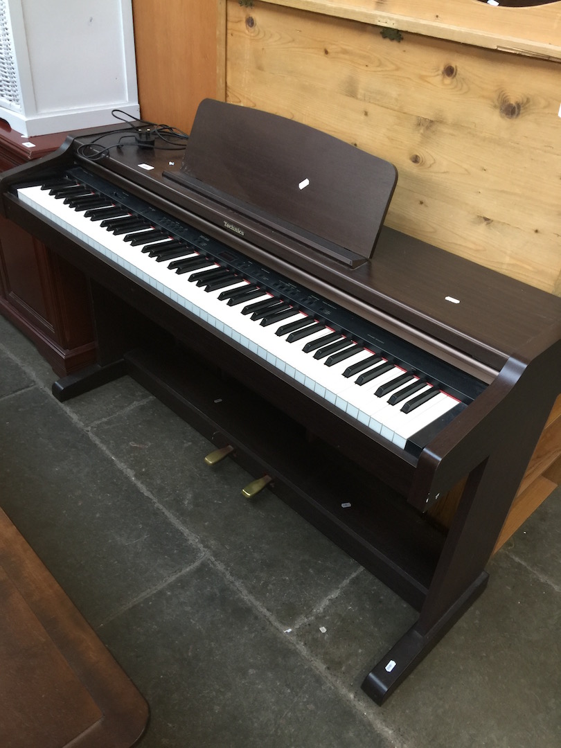 A Technics SX-PX222 digital piano