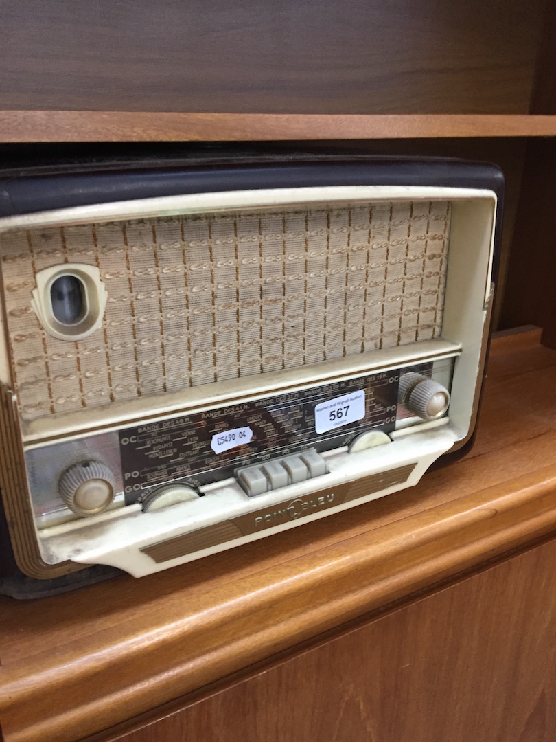 A retro radio