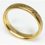 A chased 18ct gold wedding band, hallmarked 18ct gold, wt. 5.2g, size N. Condition - good, minor