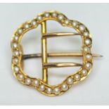 A 15ct gold peal buckle brooch, gross wt. 2.8g, diam. 20mm.