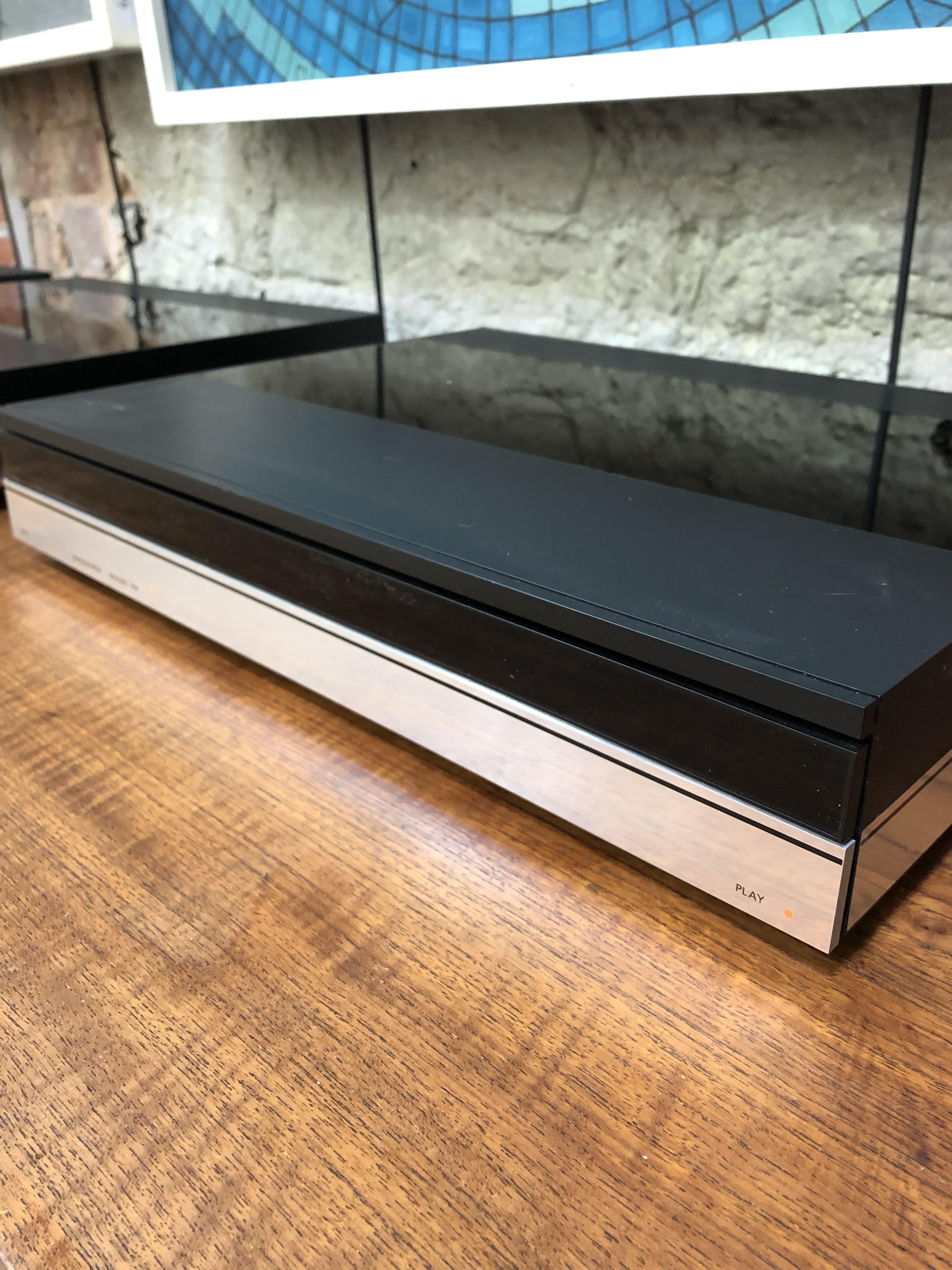 A Bang & Olufsen music system comprising Beomaster 7000, Beogram 7000 with MMC 2 cartridge, - Image 13 of 18