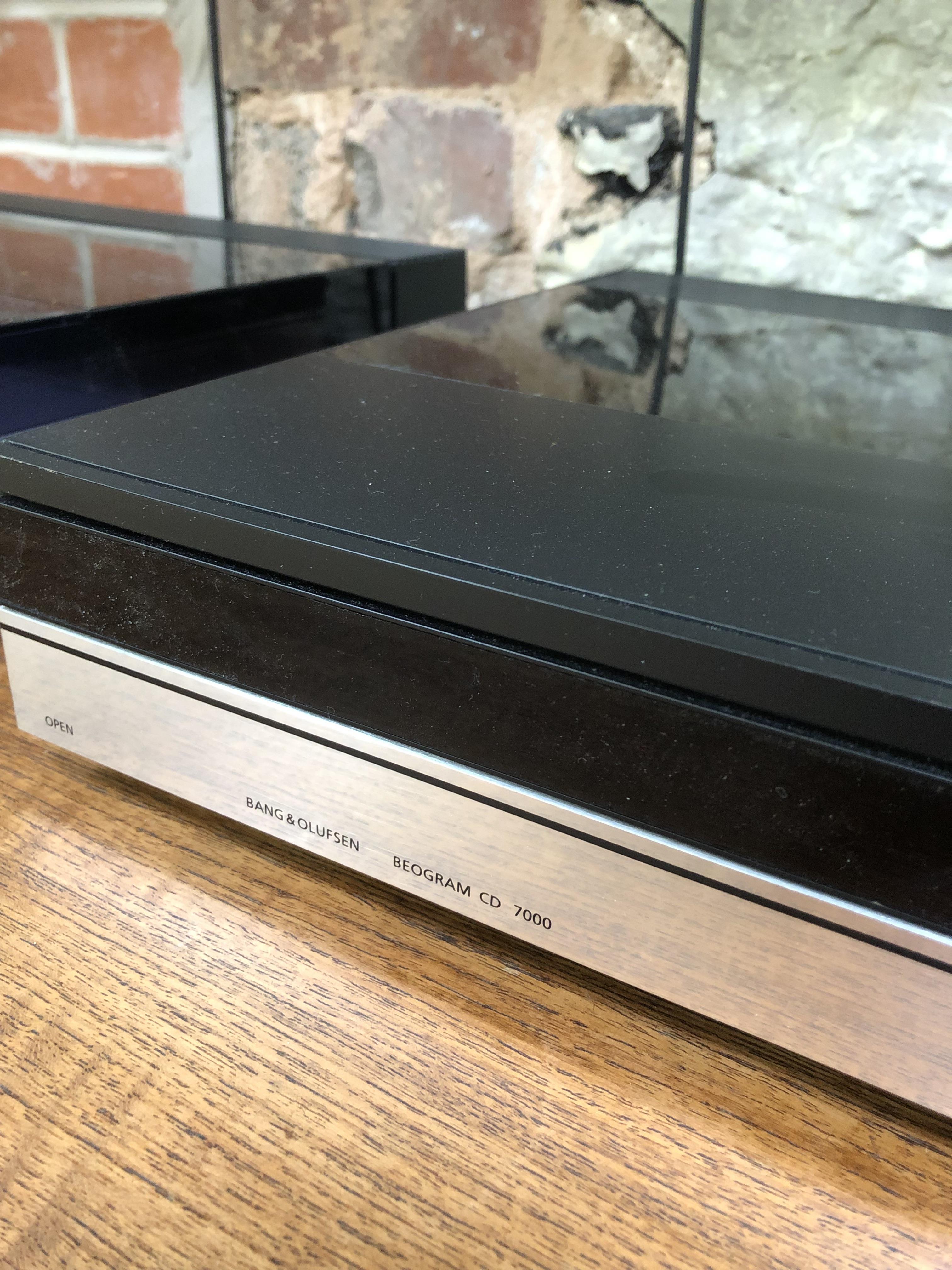 A Bang & Olufsen music system comprising Beomaster 7000, Beogram 7000 with MMC 2 cartridge, - Image 14 of 18