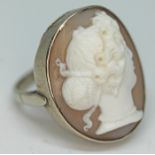 A 9ct gold cameo ring, marked '9ct', gross wt. 5.9g, size L.