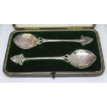 A cased pair of silver plated Art Nouveau style spoons by Walker & Hall.