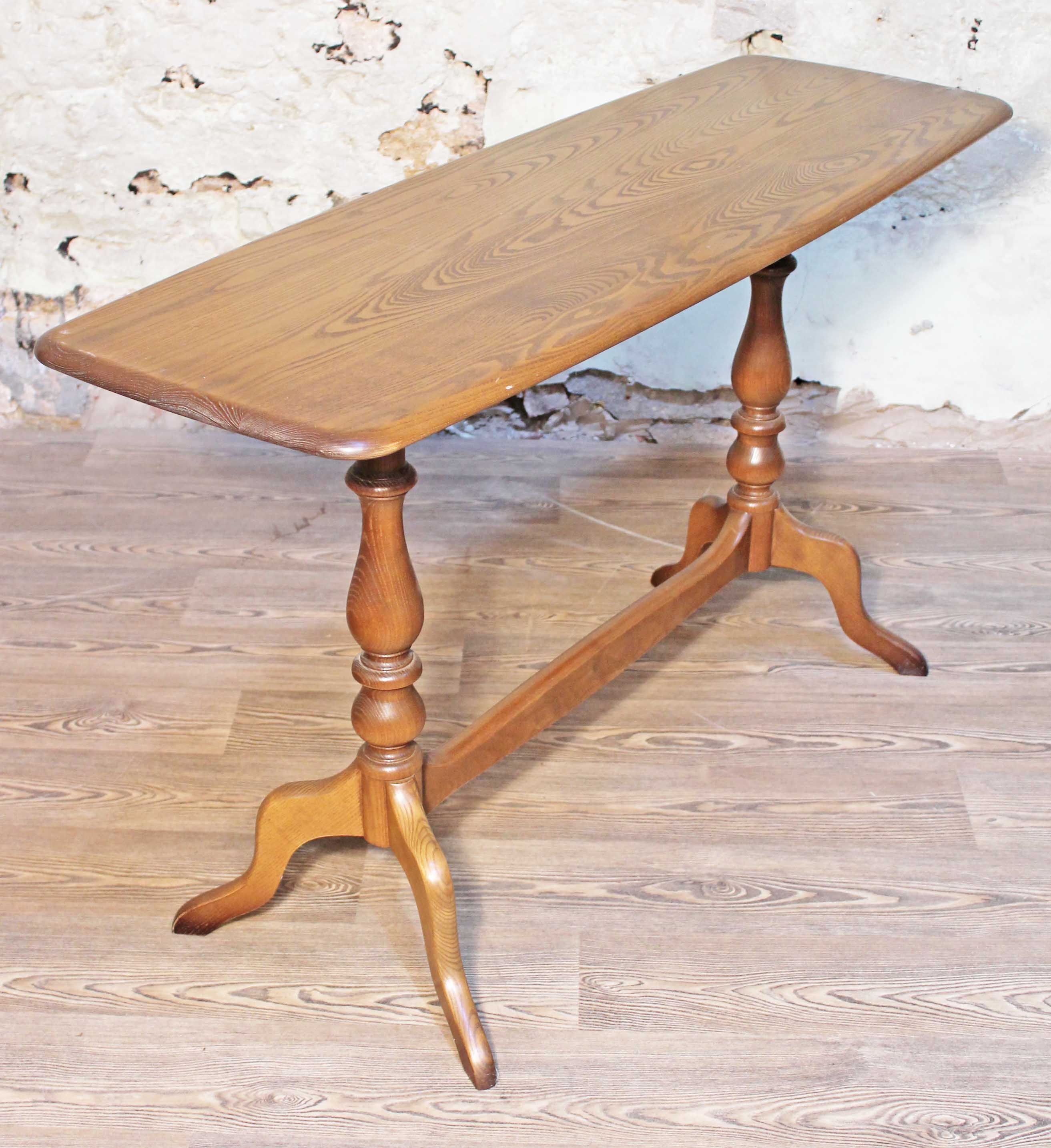 An Ercol Golden Dawn elm sofa table, length 130.5cm, depth 45cm & height 75.5cm.