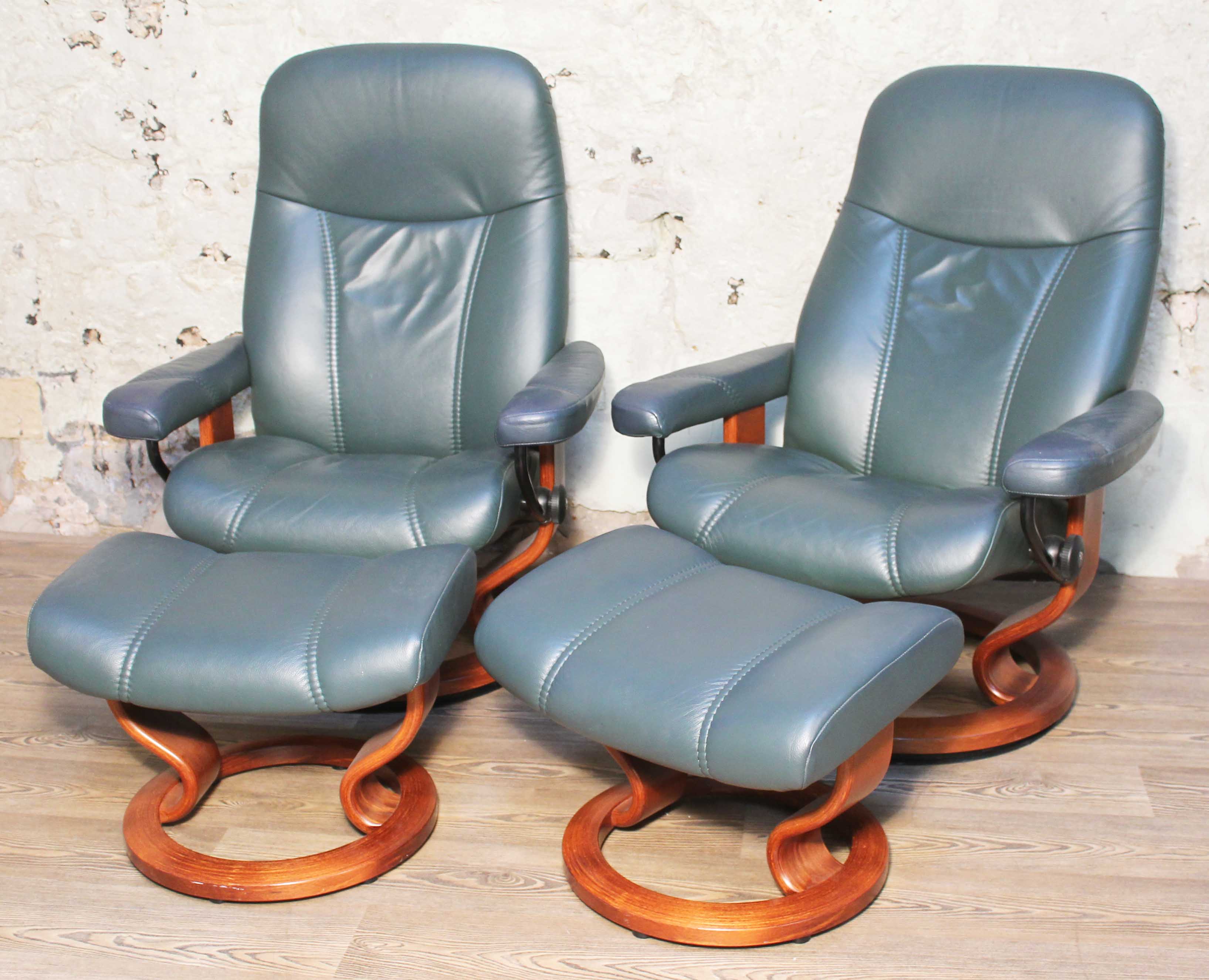 A pair of Norwegian Ekornes Stressless Consul leather and bent wood reclining armchairs with - Image 2 of 2