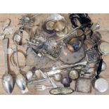 A mixed lot of silver, white metal and silver plated items, mainly foreign, various marks.