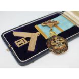 A hallmarked 15ct gold Masonic medal approx. gross wt. 21g and another gilt metal Masonic medal.