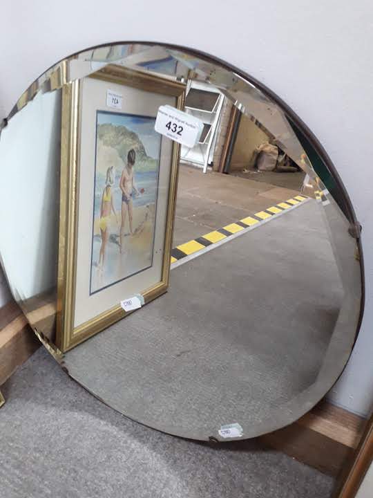 A round bevelled edge mirror