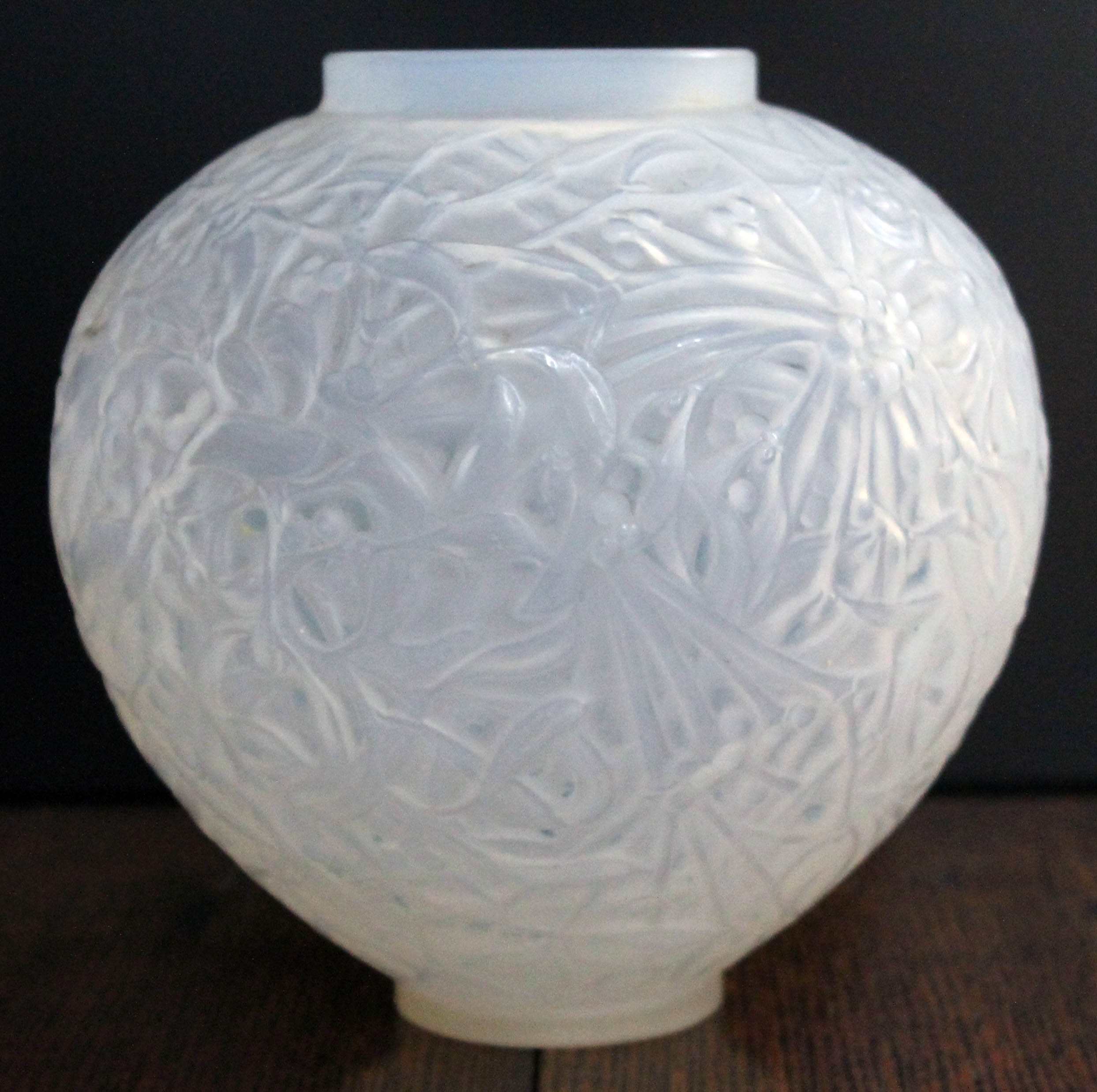 A Lalique Gui vase, etched 'R. Lalique France No. 948', height 16.5cm. Condition - chip to foot - Image 5 of 5