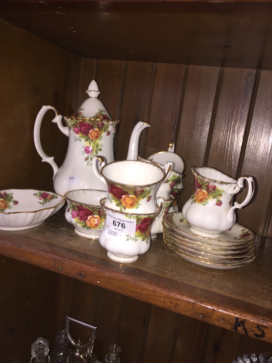 Approx. 16 pieces of Royal Albert Old Country Roses china