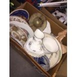 Box of pottery plates mainly