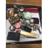 A tray of collectables