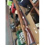 A SMK TH78D thumbhole deluxe CO2 sporter air rifle.