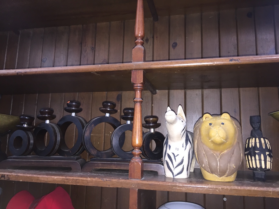 A collection of treen to include pair of bookends, 2 animals and a carved African figure.