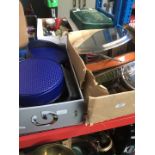 2 boxes of kitchenware