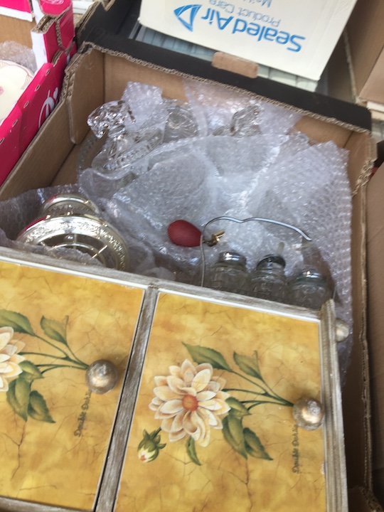 A box of glassware etc