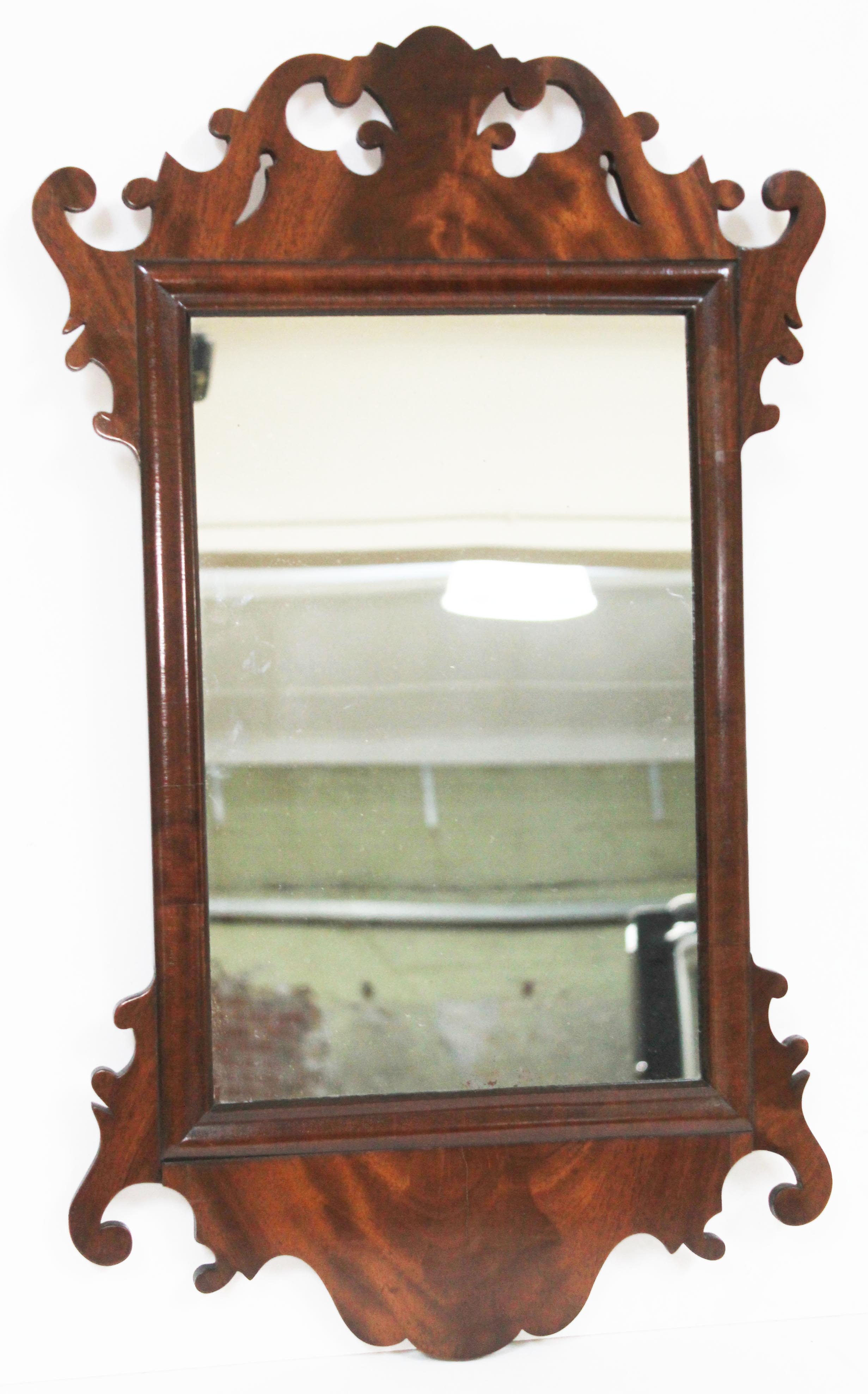 A Georgian style mahogany mirror 40cm x 67cm.