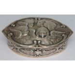 A silver snuff box embossed with winged cherubs, William Comyns, London 1901, length 77mm.