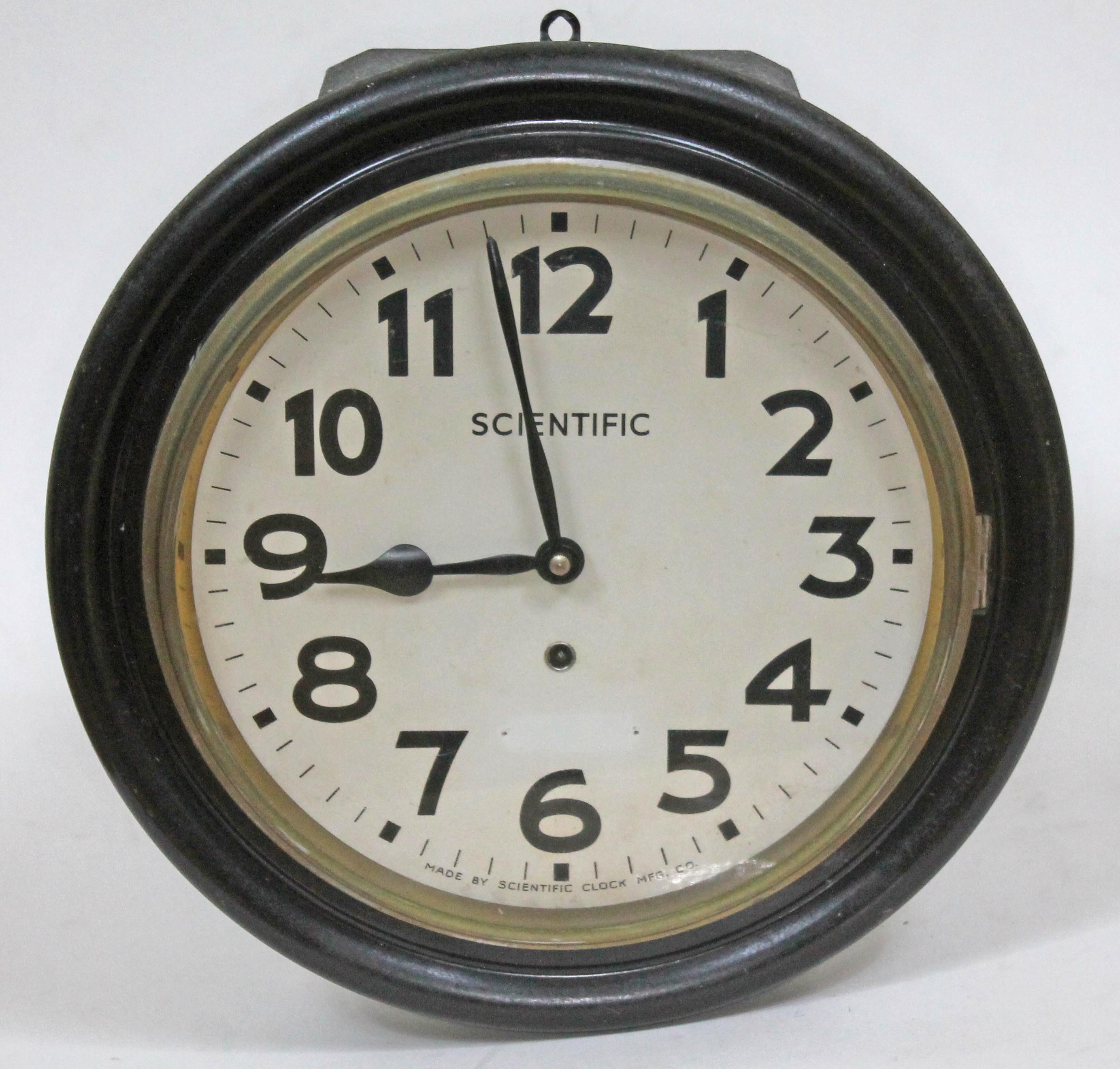 A Scientific Clock MFG Co round wall clock, diam. 40.5cm.