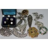 A quantity of vintage and antique costume jewellery.