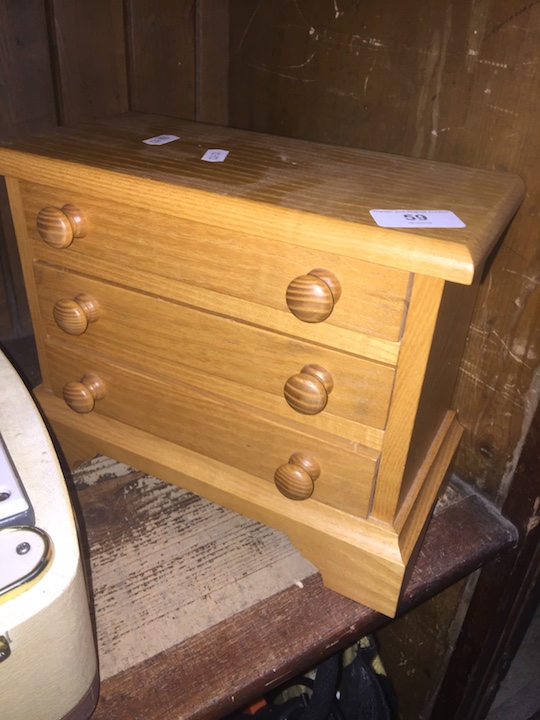 A set of small drawers / jewellery box.