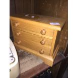 A set of small drawers / jewellery box.