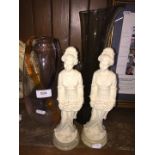 A pair of Oriental figures and 2 glass vases