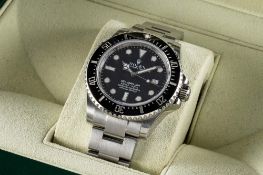 A GENTLEMAN'S STAINLESS STEEL ROLEX OYSTER PERPETUAL DATE SEA DWELLER 4000 BRACELET WATCH DATED