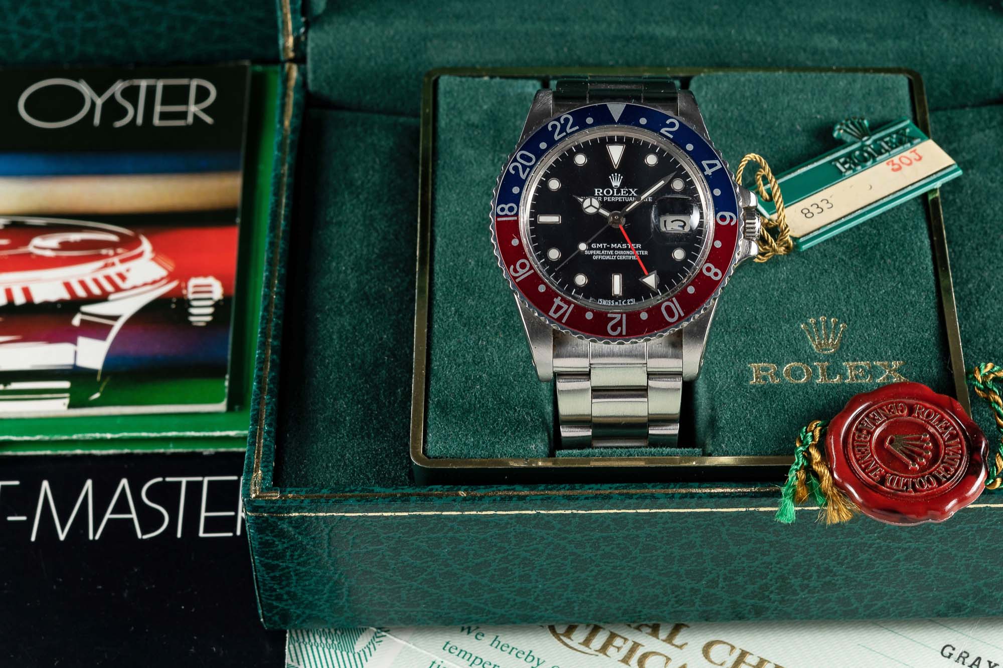 A RARE GENTLEMAN'S STAINLESS STEEL ROLEX OYSTER PERPETUAL DATE GMT MASTER "PEPSI" BRACELET WATCH